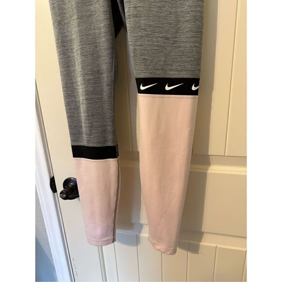 Nike One Women’s Dri-Fit 7/8 Colorblock Leggings Size Small BV4599-011 - Picture 2 of 8